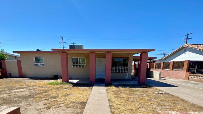 Primary Photo - 3-Bedroom, 1.5 bath in Phoenix That’s read...