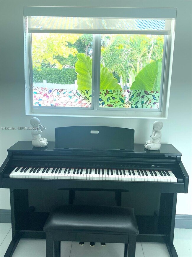 Building Photo - 12388 N Bayshore Dr