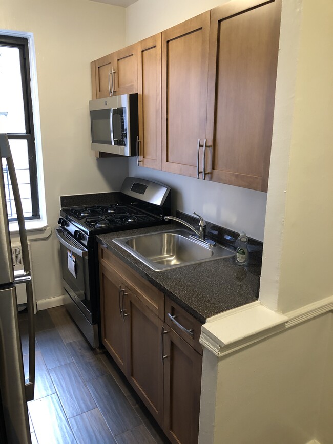 Building Photo - Calmar - No Broker Fee