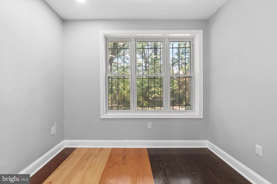 Building Photo - 313 Parkland Pl SE