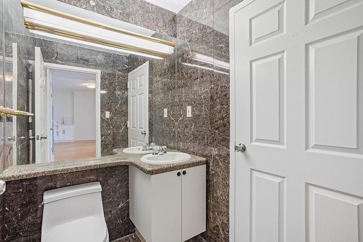 Building Photo - 102 Fulton St