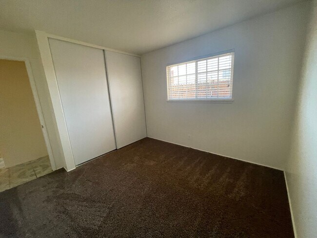 Building Photo - Victorville, 3 Bedroom, 2 Bathrooms, Large...