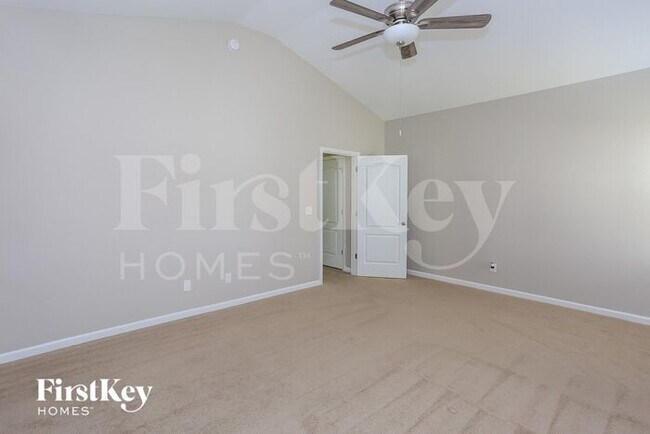 Building Photo - 1373 Waylon Ave