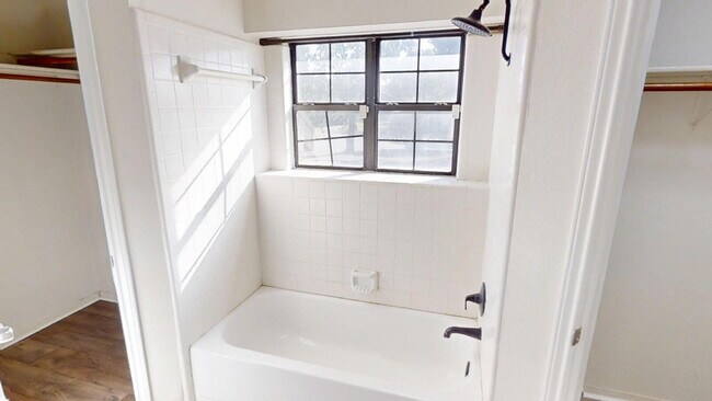 Building Photo - 1619 Leader Dr