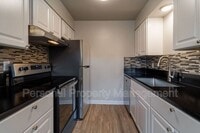 Building Photo - 1008 NE 86th St