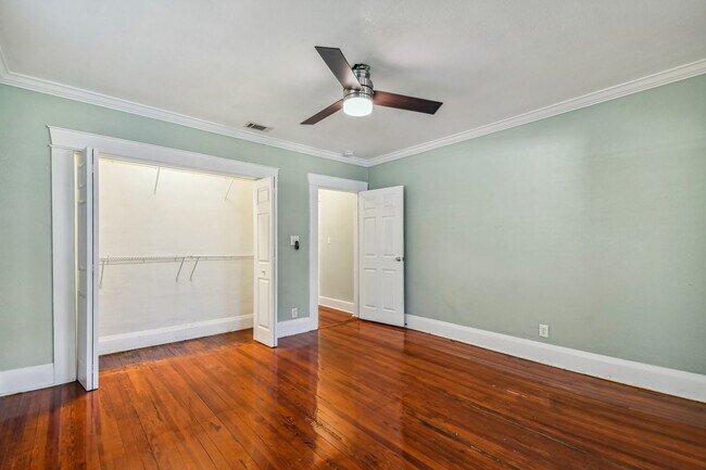 Building Photo - Riverside Heights Historic Bungalow!