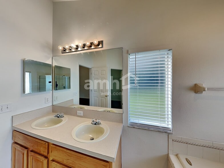 Building Photo - 15004 Shaw Rd