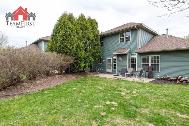 Building Photo - 180 E River Dr