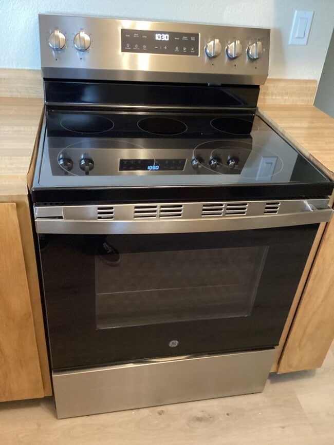 Building Photo - ONLY $1,350.00 PER MONTH - DON'T MISS OUT ON THIS CUTE GROUND FLOOR -2 BEDROOM/1BATH CONDO IN GAT...