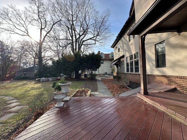 Building Photo - 671 Prospect St