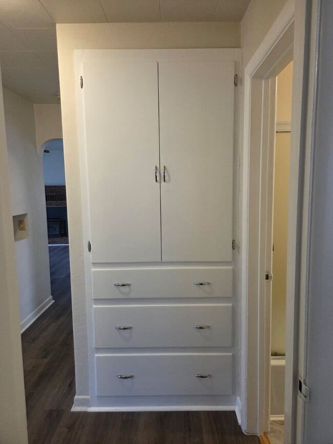 Building Photo - Charming three bedroom/one bath Medford Home | Available Now!