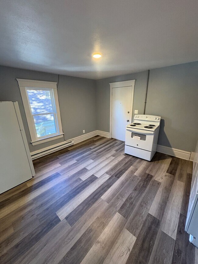 Building Photo - 185 S Balch St