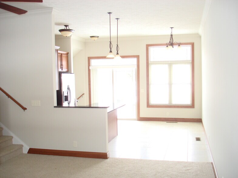 Building Photo - 940 Sautter Dr