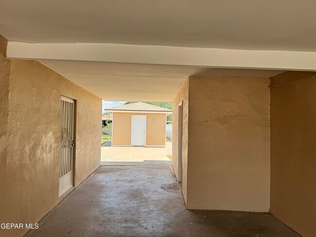 Building Photo - 9351 Carranza Dr