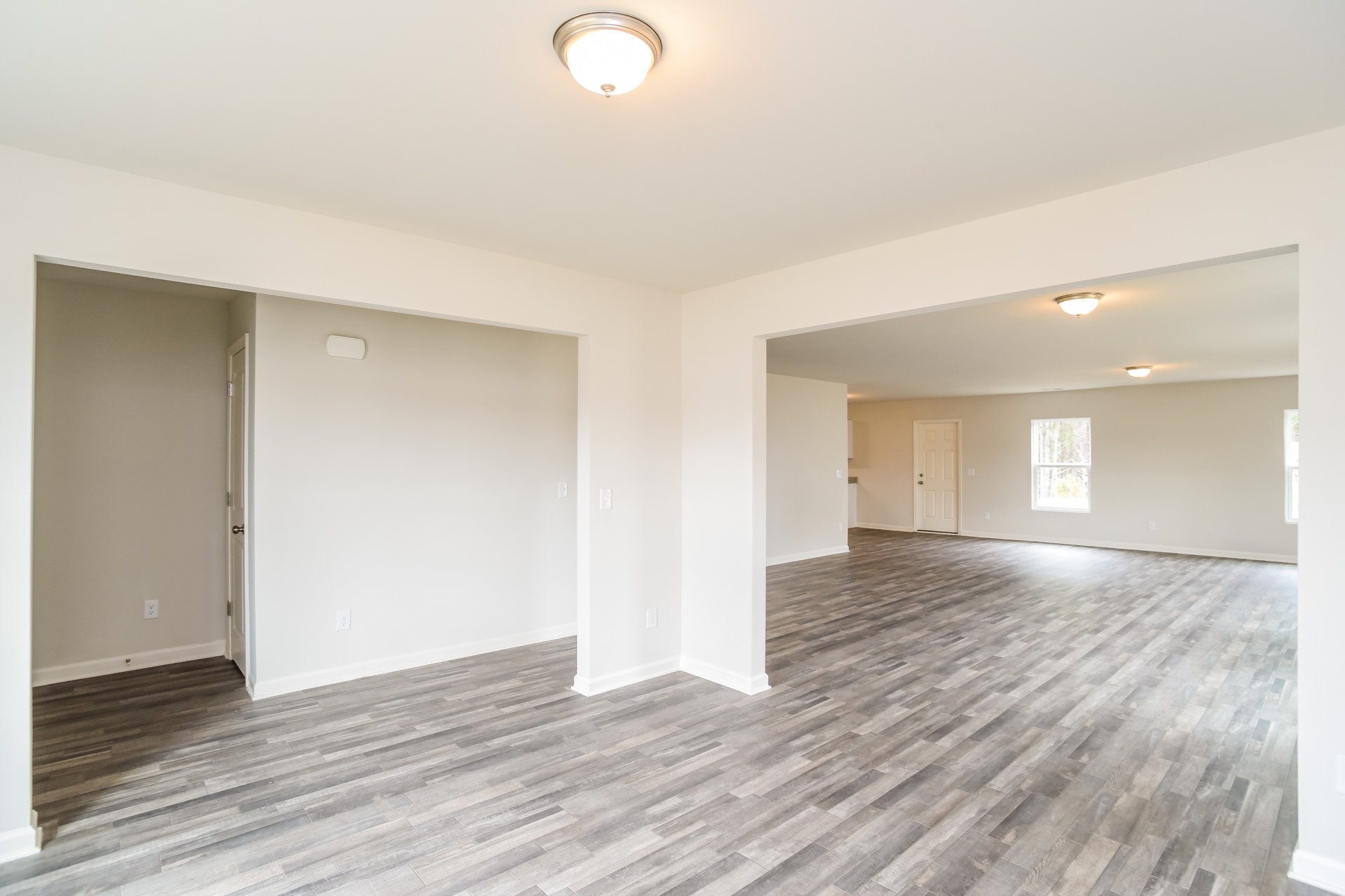 Building Photo - 4047 Lake Russell Dr