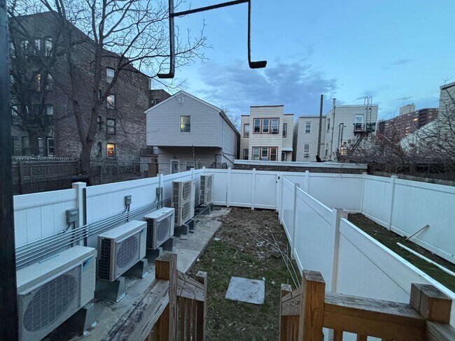 Building Photo - 50 Grace St