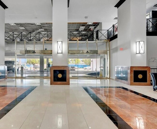 Building Photo - 555 NE 15th St