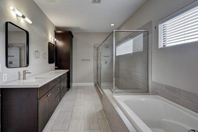 Building Photo - Modern Comfort Meets City Living — 3-Story Townhome Ready Now!