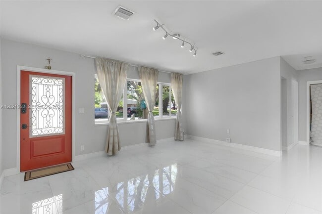 Building Photo - 2340 SW 15th St