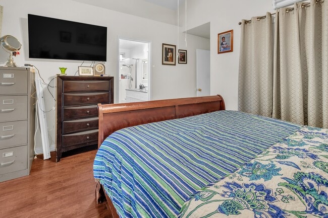 Building Photo - 11322 Oakwood Dr