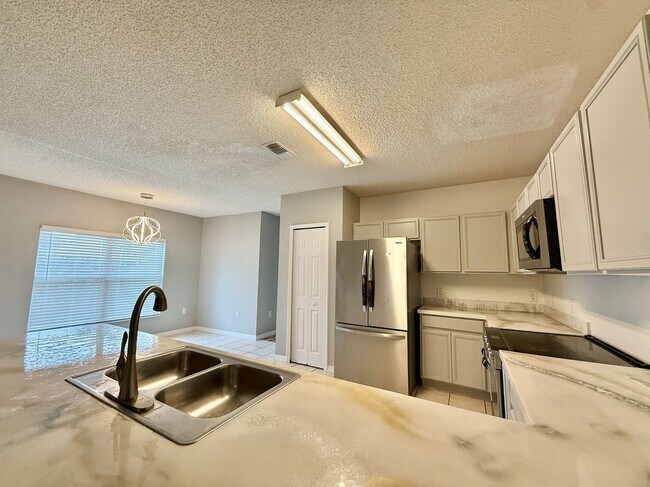 Building Photo - 677 Elbridge Dr