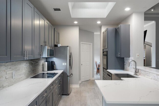 Building Photo - 2812 Cascade Falls Dr