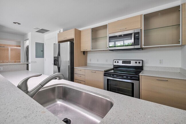 Building Photo - 350 NE 24th St