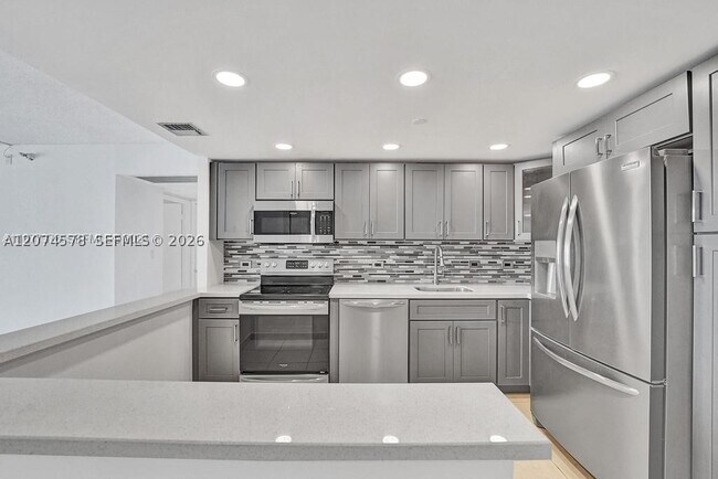 Building Photo - 20505 E Country Club Dr