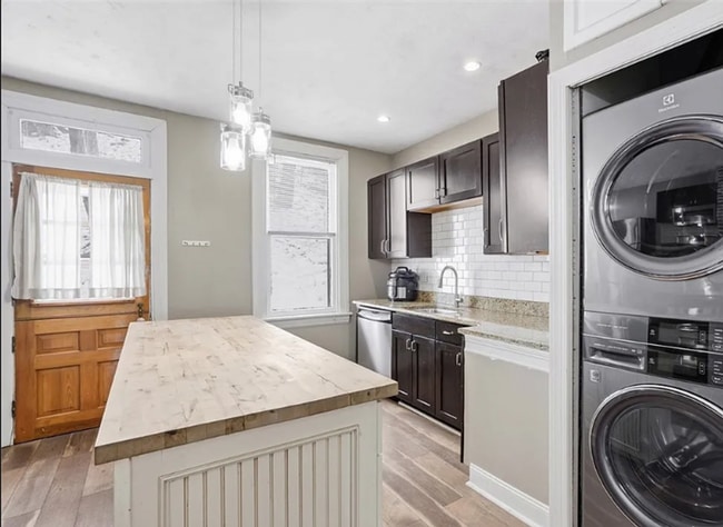 Building Photo - Charming 2 bedroom/1.5 bathroom updated home-Mt. Washington