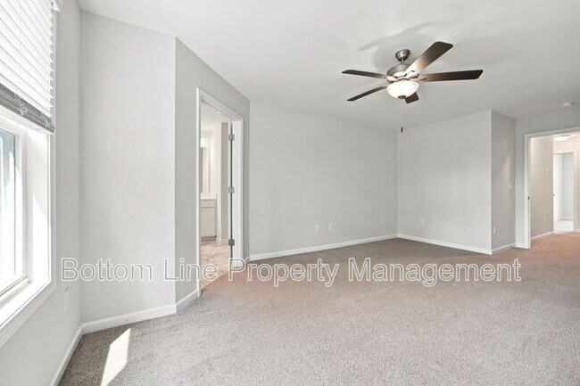 Building Photo - 739 Putney Hl Rd