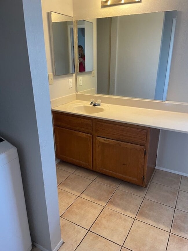 Building Photo - Henderson - 1 Bedroom - 1 Bath - Townhouse