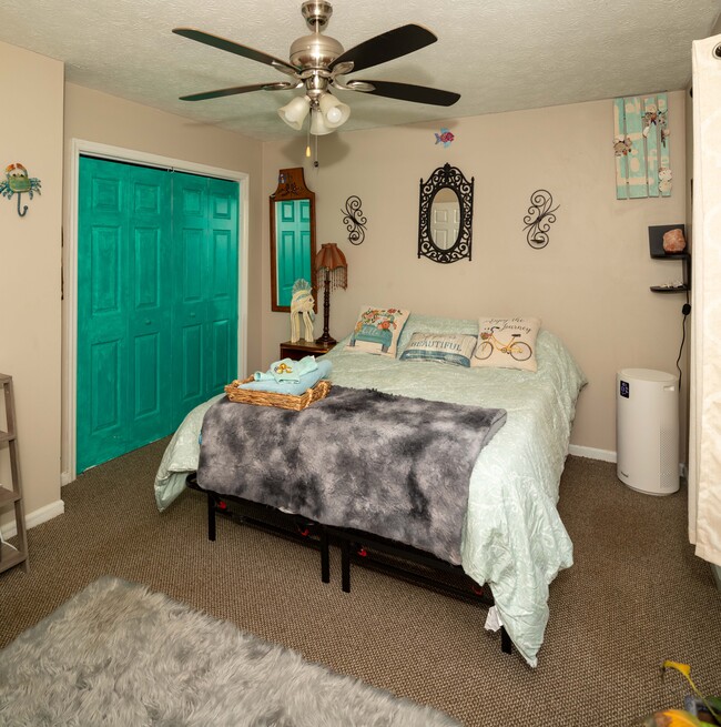 Master bedroom - 2665 Merry Rd