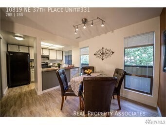 Building Photo - 10819 NE 37th Pl