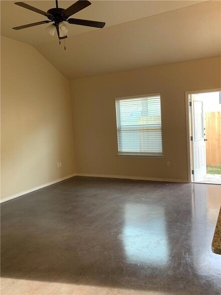 Building Photo - 379 Joanne Lp