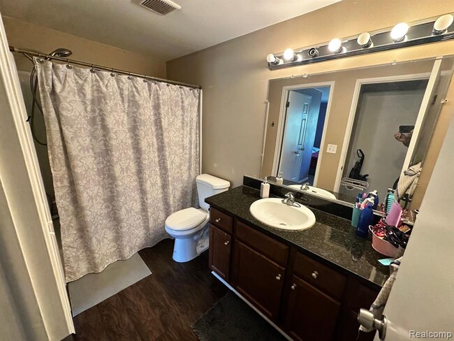 Building Photo - 41729 Broquet Dr