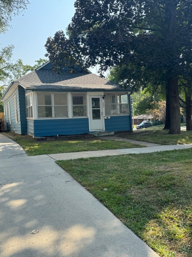 Primary Photo - Nice affordable single family home with garage!