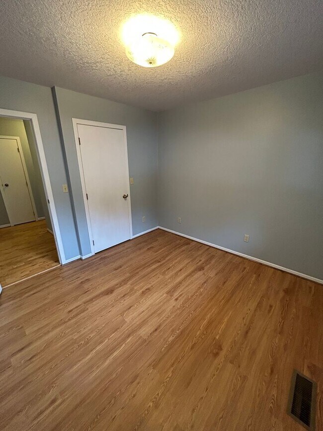 Building Photo - 180 Kookoosint Trail