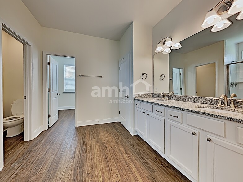 Building Photo - 107 Parkside Blvd