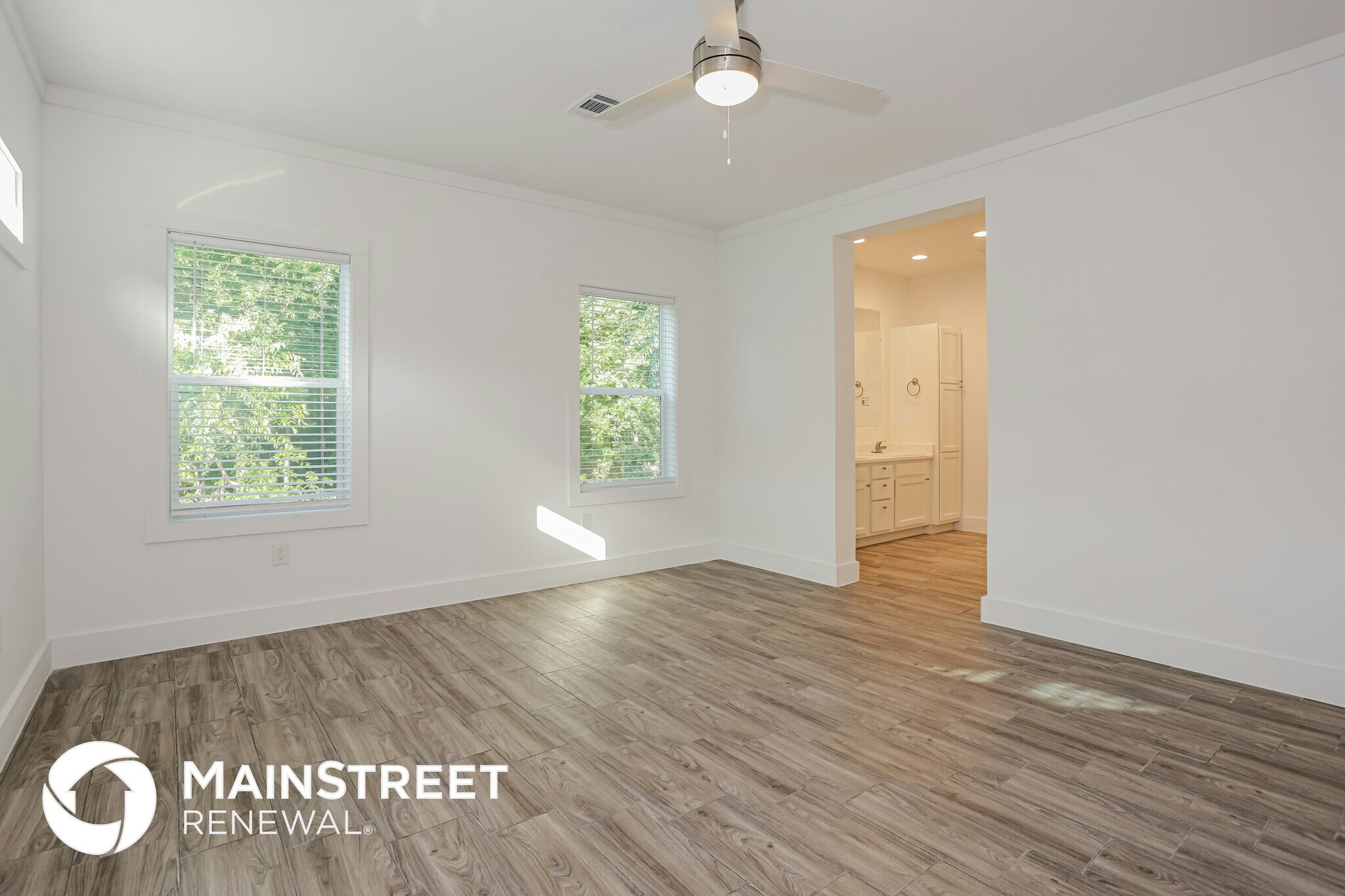 Building Photo - 4330 Fernwood Ave