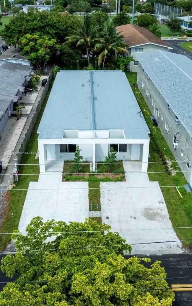 Building Photo - 817 NW 7th Ave