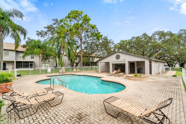 Building Photo - Beautiful Temple Terrace Townhome!
