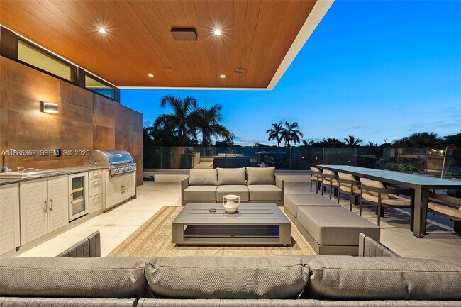 Building Photo - 3306 NE 16th St