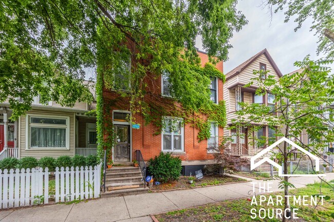Building Photo - 1446 W Fletcher St