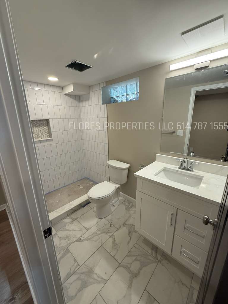 Building Photo - 4406 Glenmawr Ave