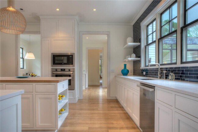 Building Photo - 766 Indian Ave