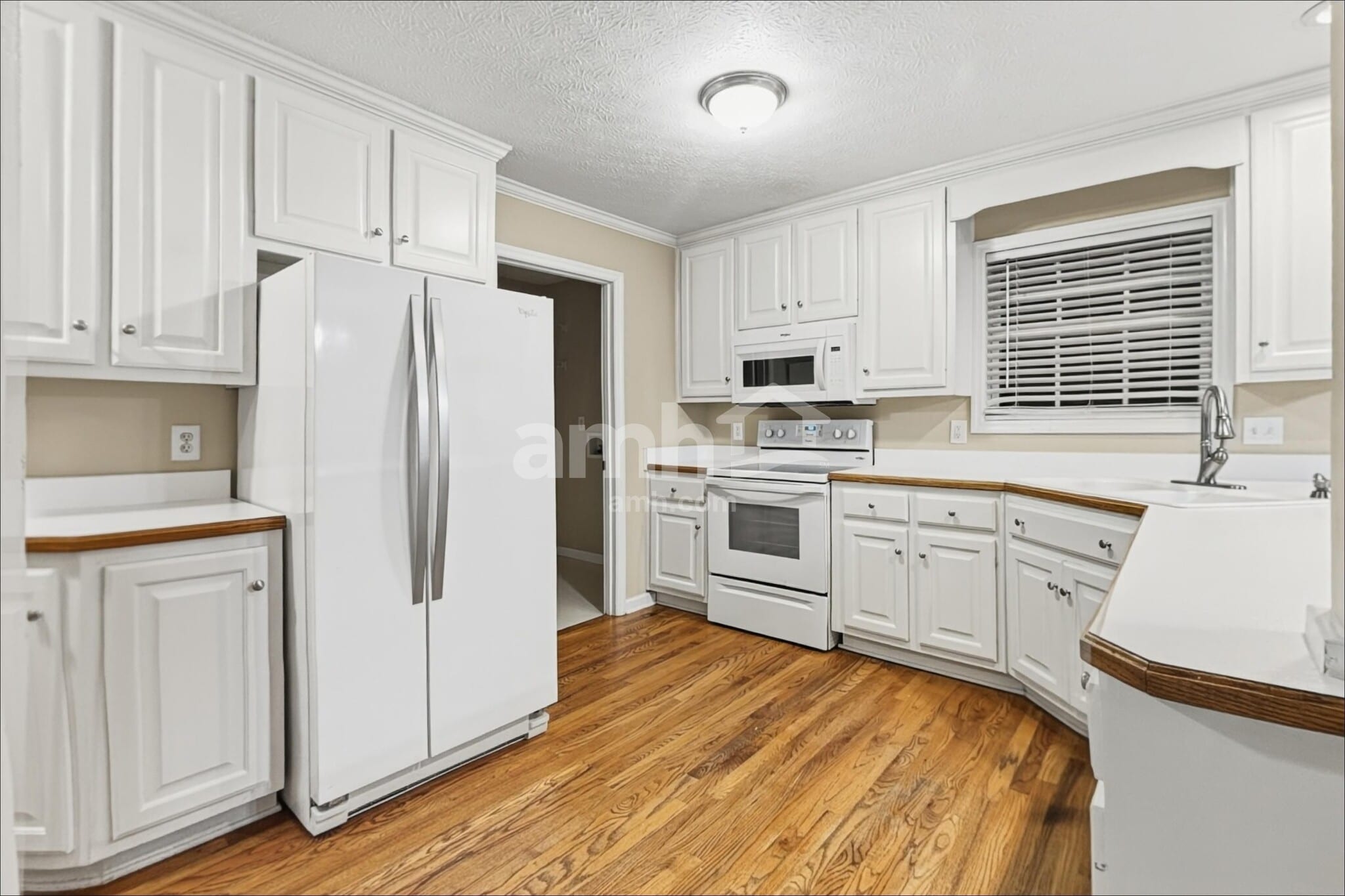 Building Photo - 403 Woodlands Dr
