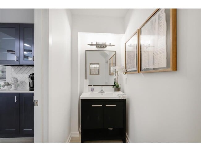Building Photo - 5111 Colonial Dr