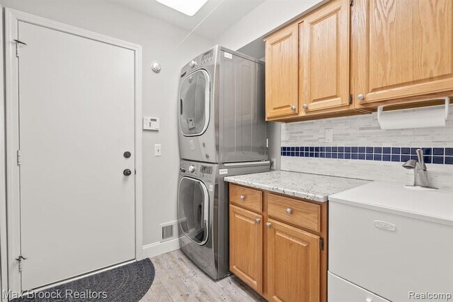 Building Photo - 1109 Ivyglen Cir