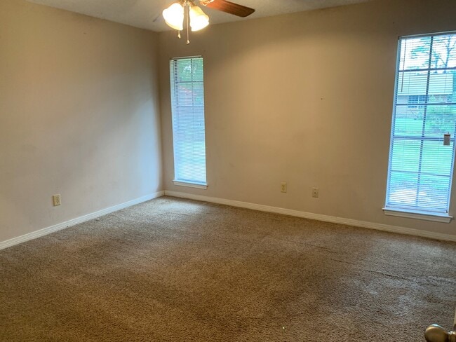 Building Photo - 3-bedroom 2 bath home - St. Martin School District