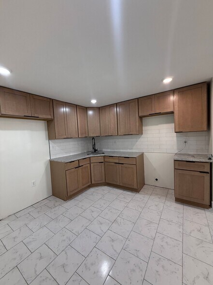 Building Photo - 1110 S 54th St